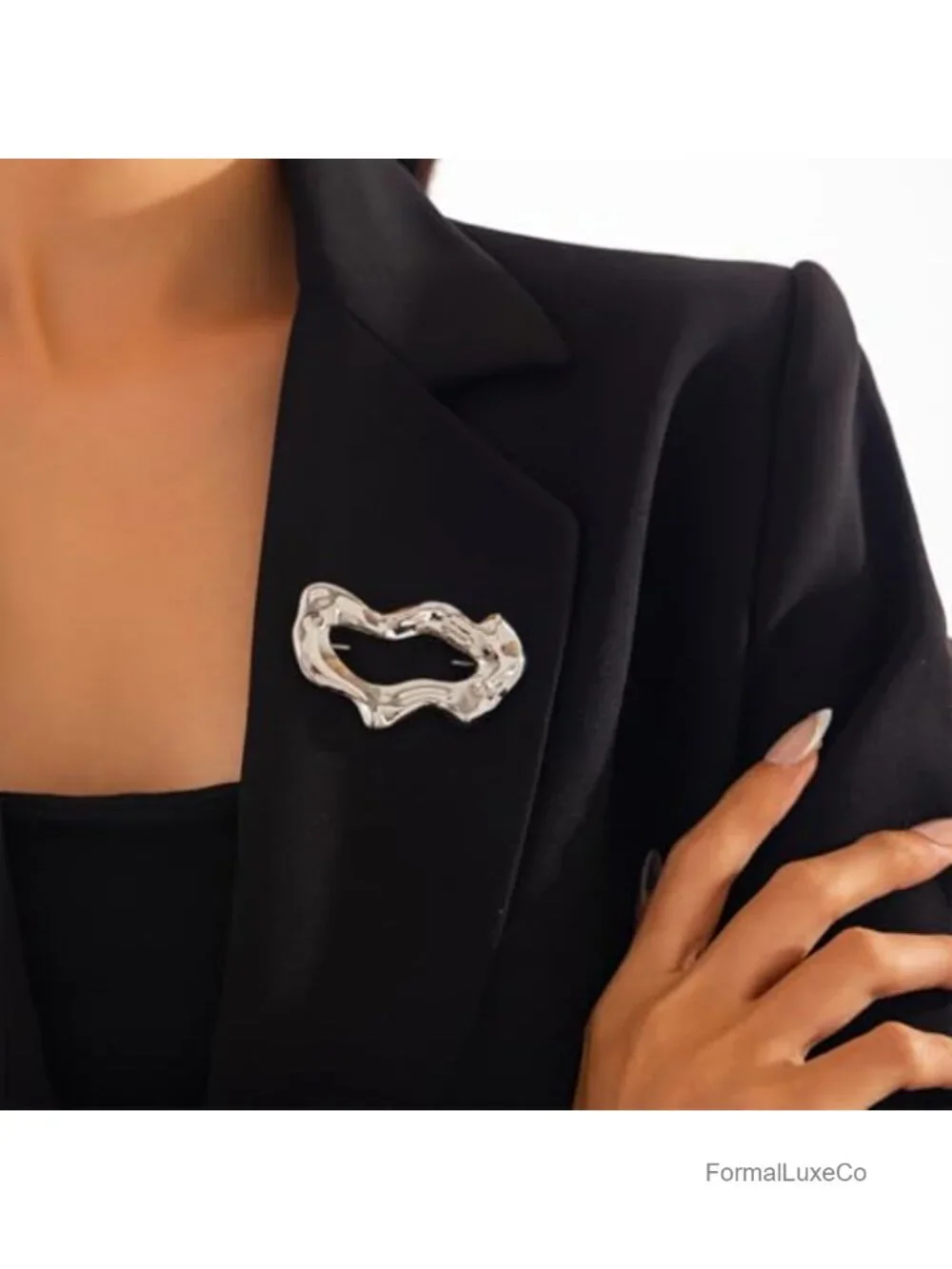 Vintage Irregular Hollow Brooch Pin for Women Party Dress Accessory